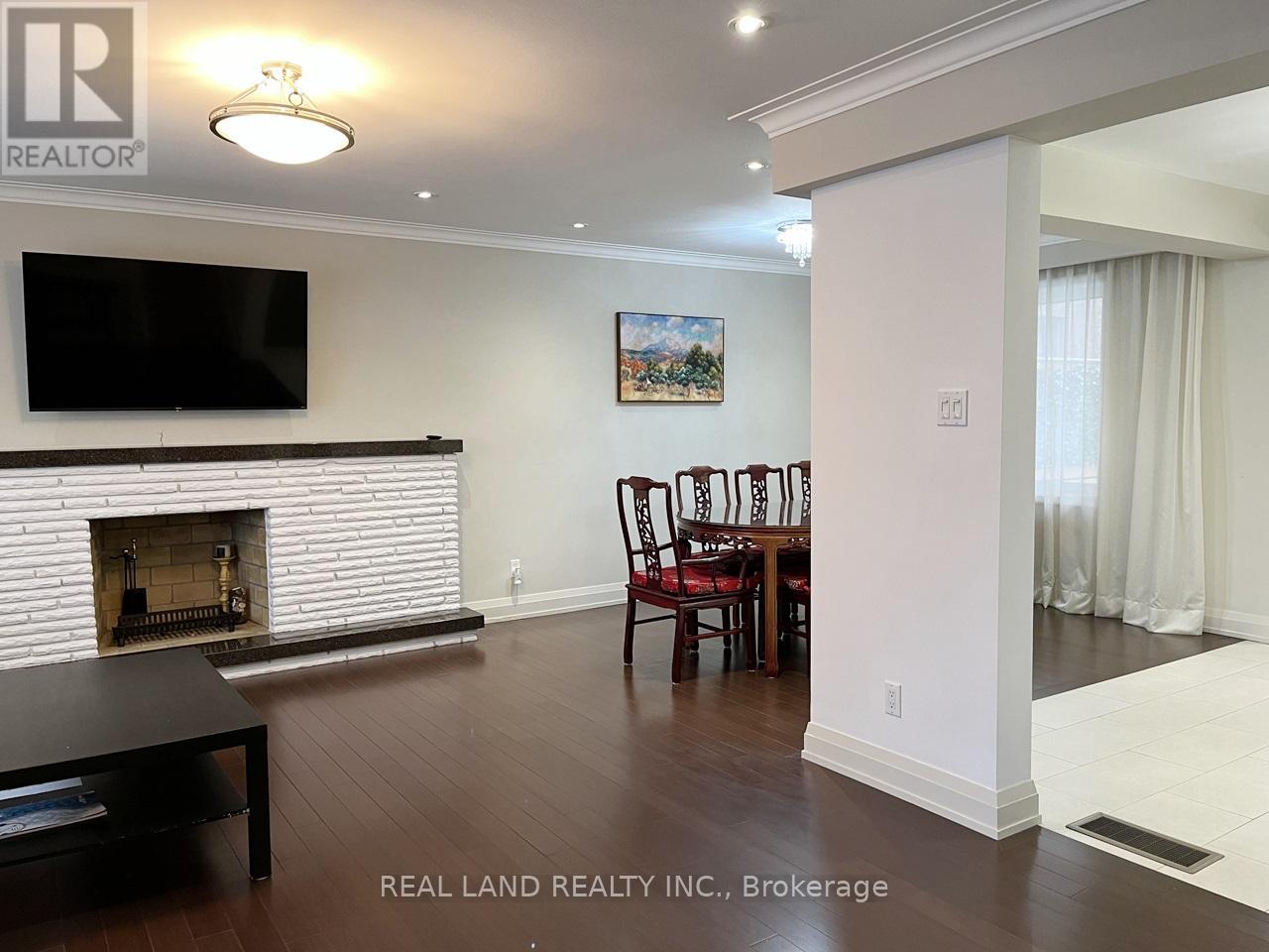 Master Bedroom - 260 Fisherville Road, Toronto, Ontario  M2R 3C5 - Photo 3 - C12684468