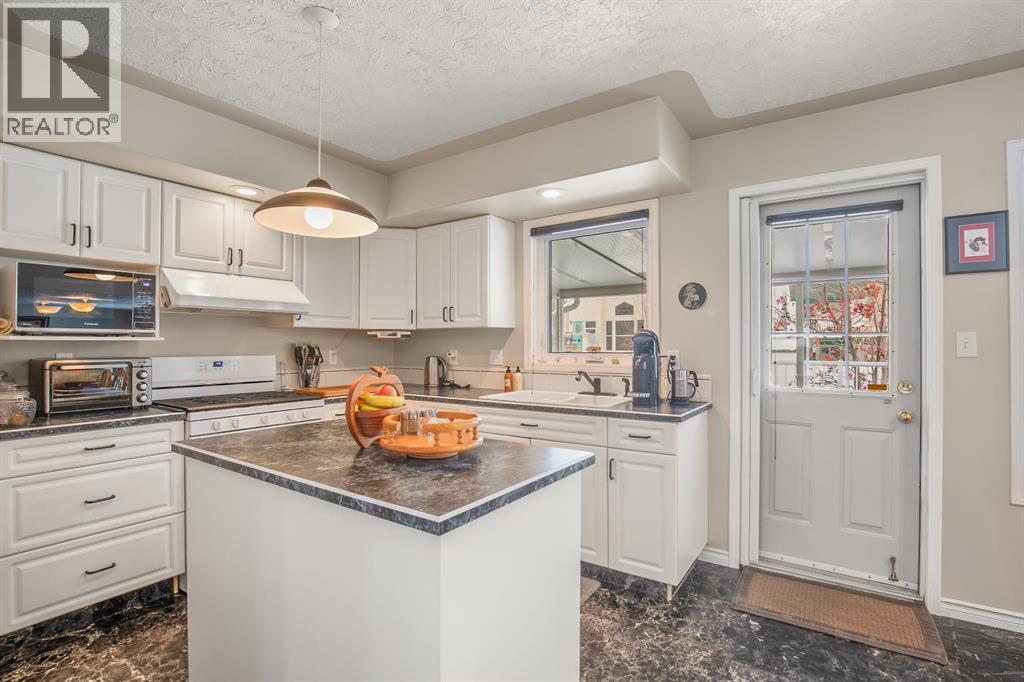 5 Atlee Close, Red Deer, Alberta  T4R 2L9 - Photo 7 - A2273898