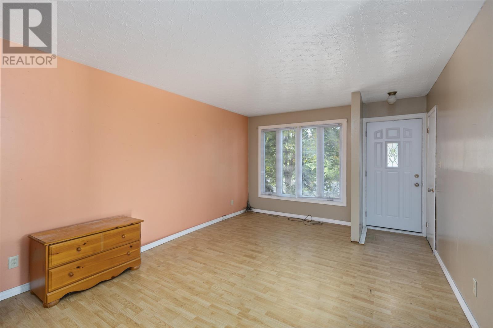 12 Vera St, Sault Ste. Marie, Ontario  P6B 5M8 - Photo 4 - SM253496