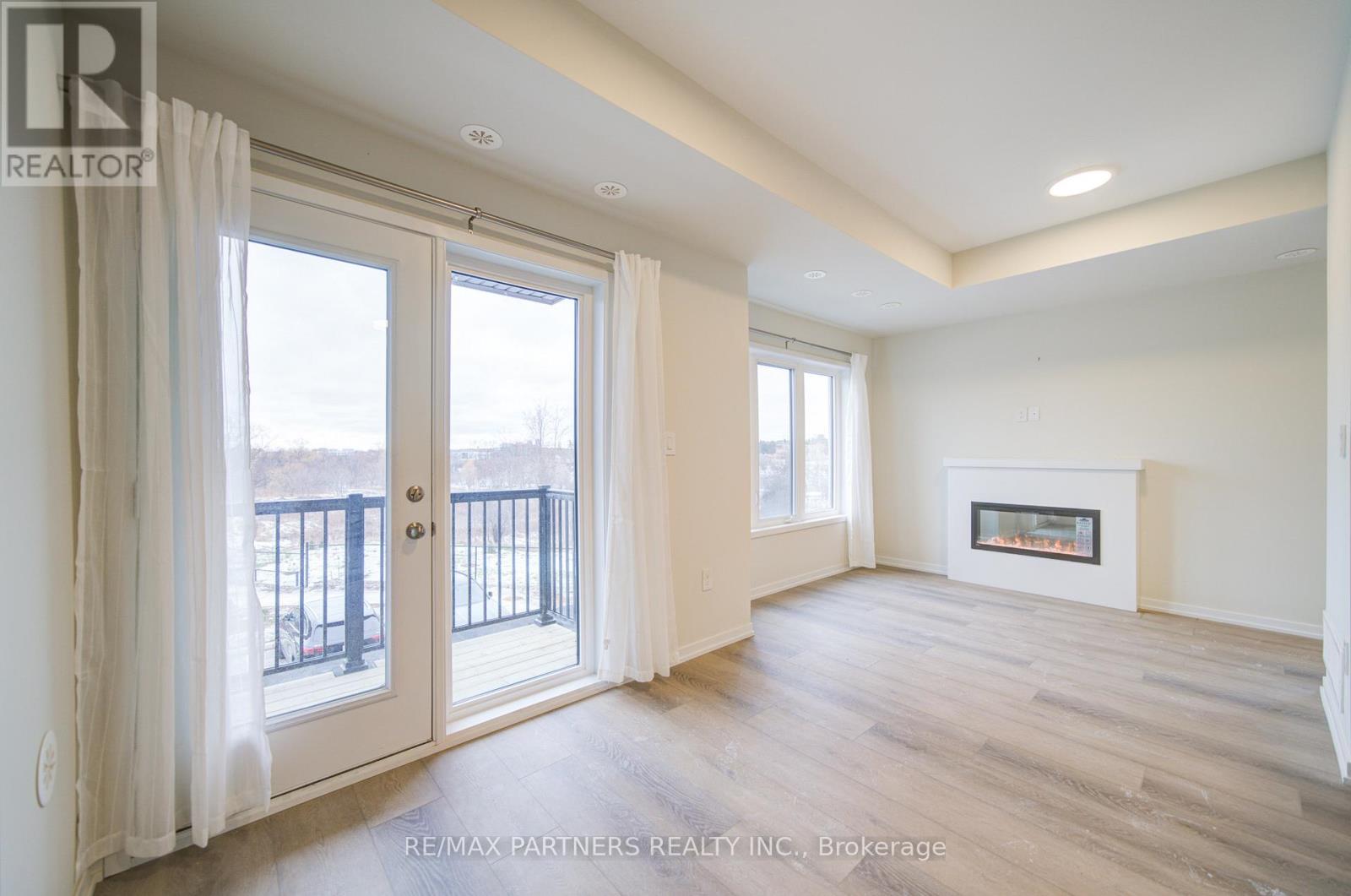 152 Matawin Lane, Richmond Hill, Ontario L4B 0H7 - Photo 2 - N12680544