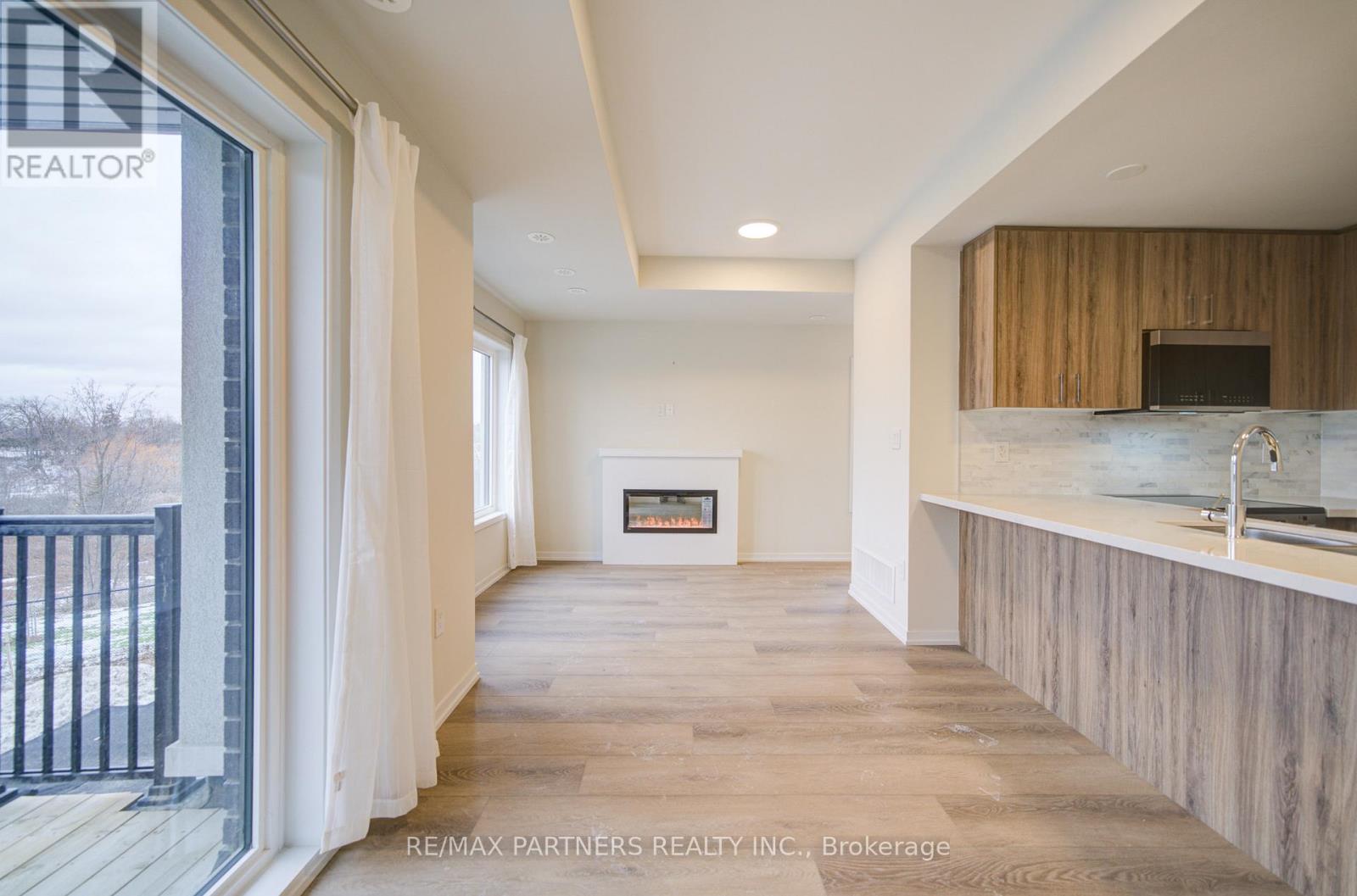 152 Matawin Lane, Richmond Hill, Ontario L4B 0H7 - Photo 4 - N12680544