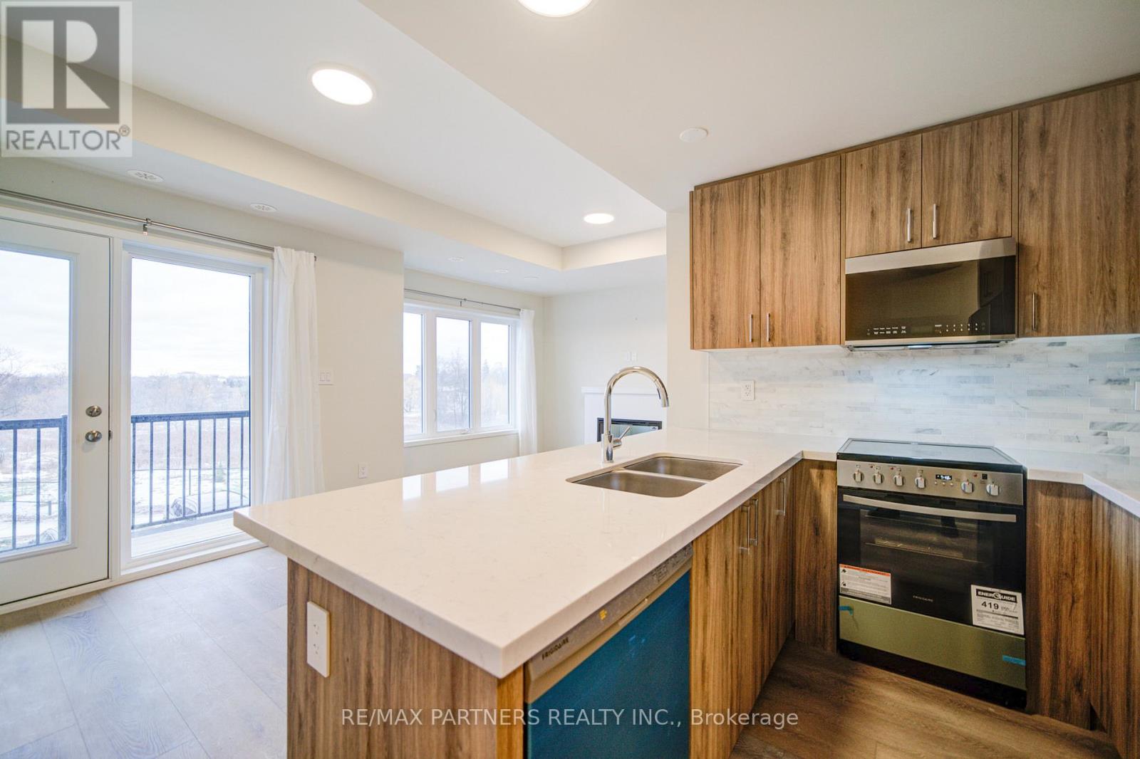 152 Matawin Lane, Richmond Hill, Ontario L4B 0H7 - Photo 7 - N12680544