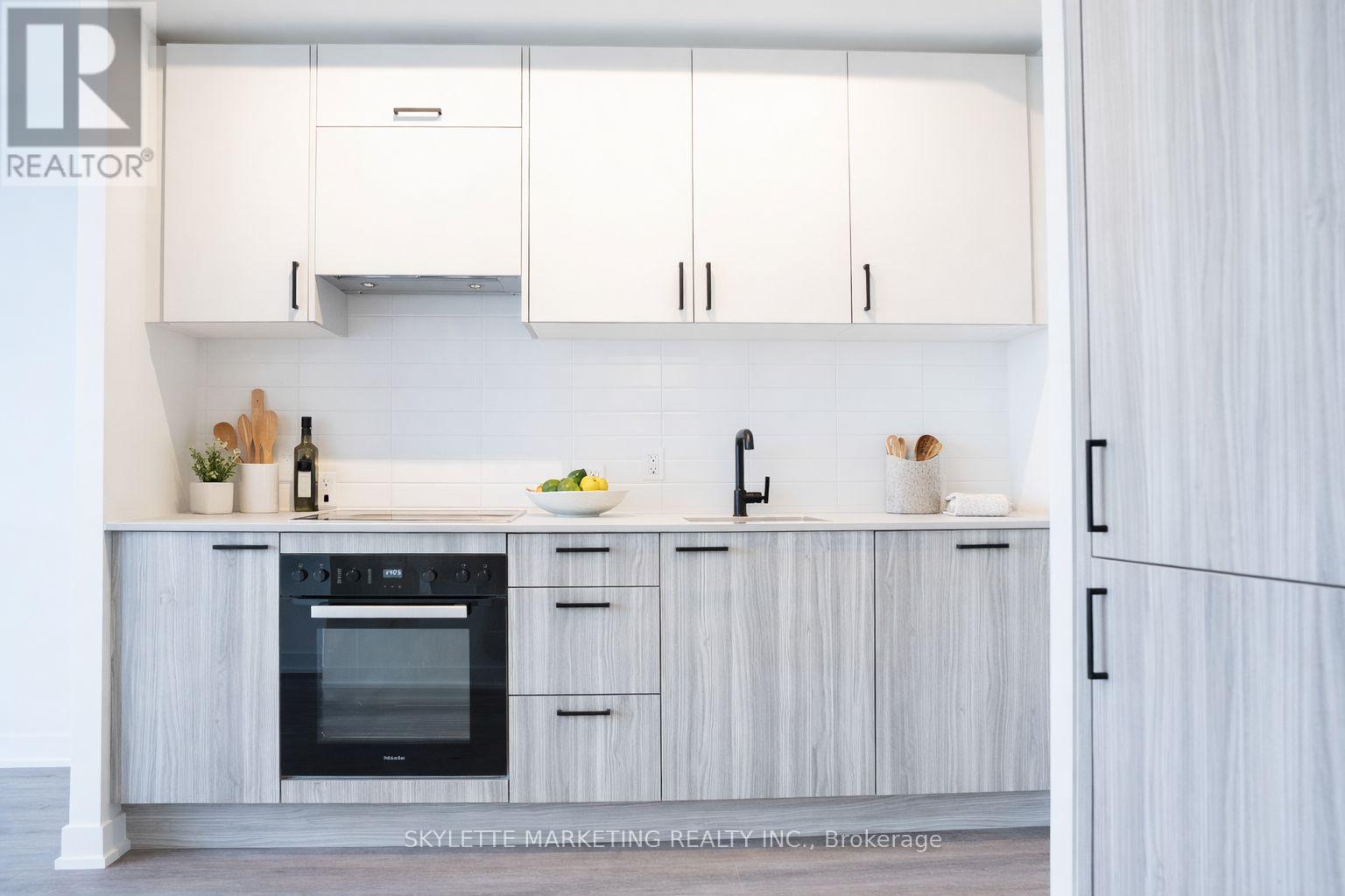 1518 - 1 Quarrington Lane, Toronto, Ontario  M3C 0S4 - Photo 3 - C12684506