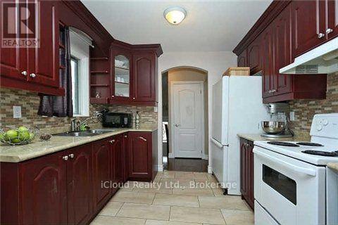 Upper - 46 Salisbury Circle, Brampton, Ontario  L6V 2Z5 - Photo 6 - W12684526