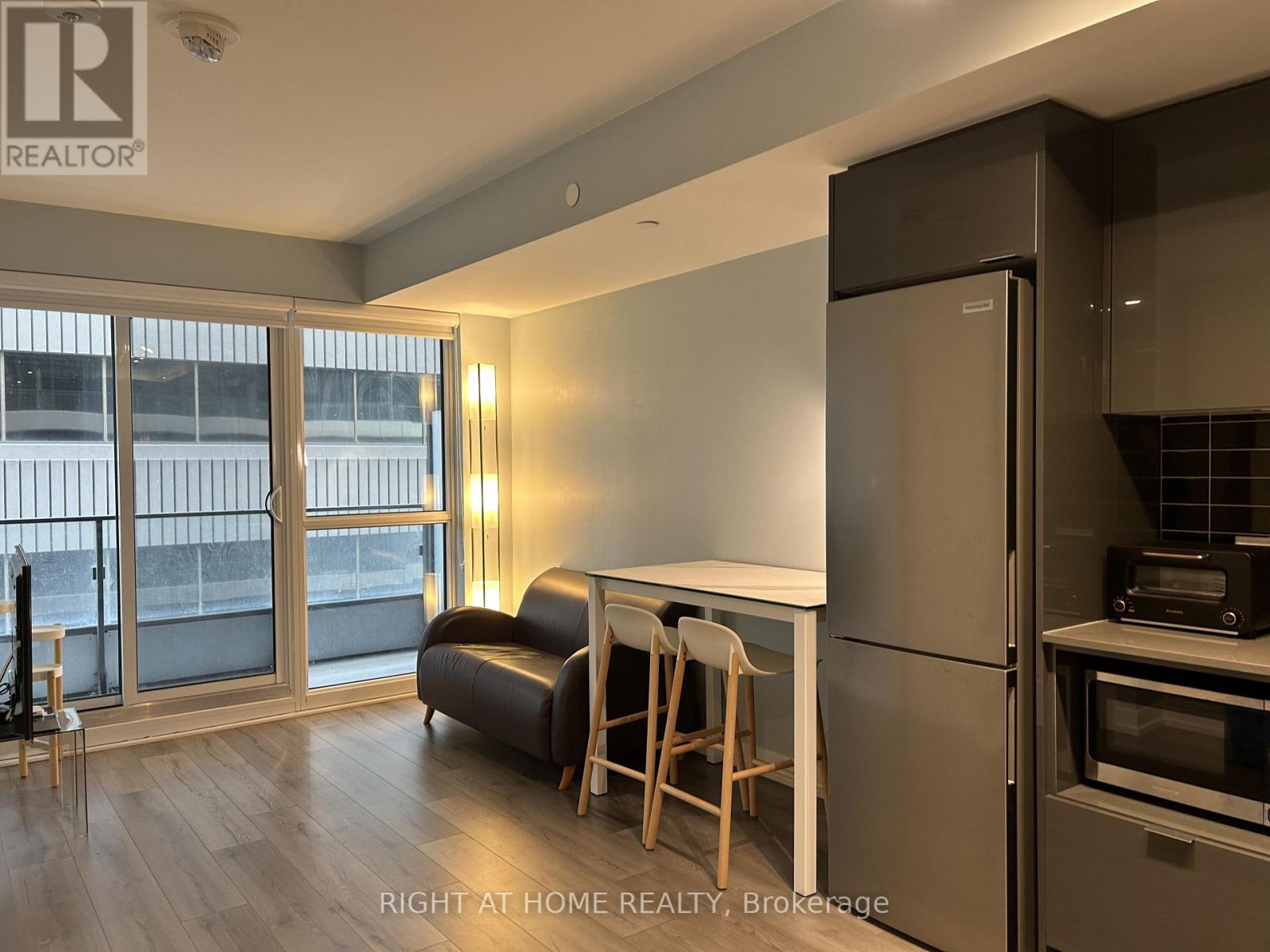 1303 - 395 Bloor Street E, Toronto, Ontario  M4W 0B4 - Photo 2 - C12684540