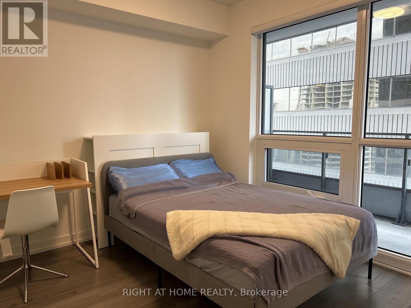 1303 - 395 Bloor Street E, Toronto, Ontario  M4W 0B4 - Photo 7 - C12684540