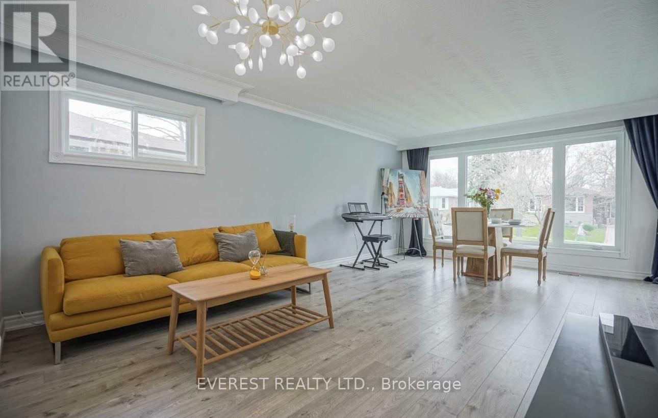 15 Manorwood Road, Toronto, Ontario  M1P 4G6 - Photo 4 - E12684318