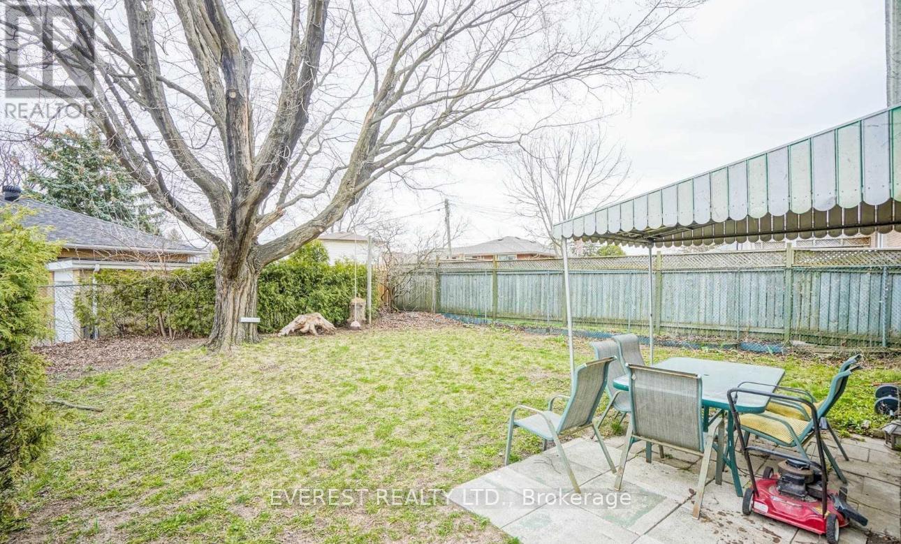 15 Manorwood Road, Toronto, Ontario  M1P 4G6 - Photo 6 - E12684318