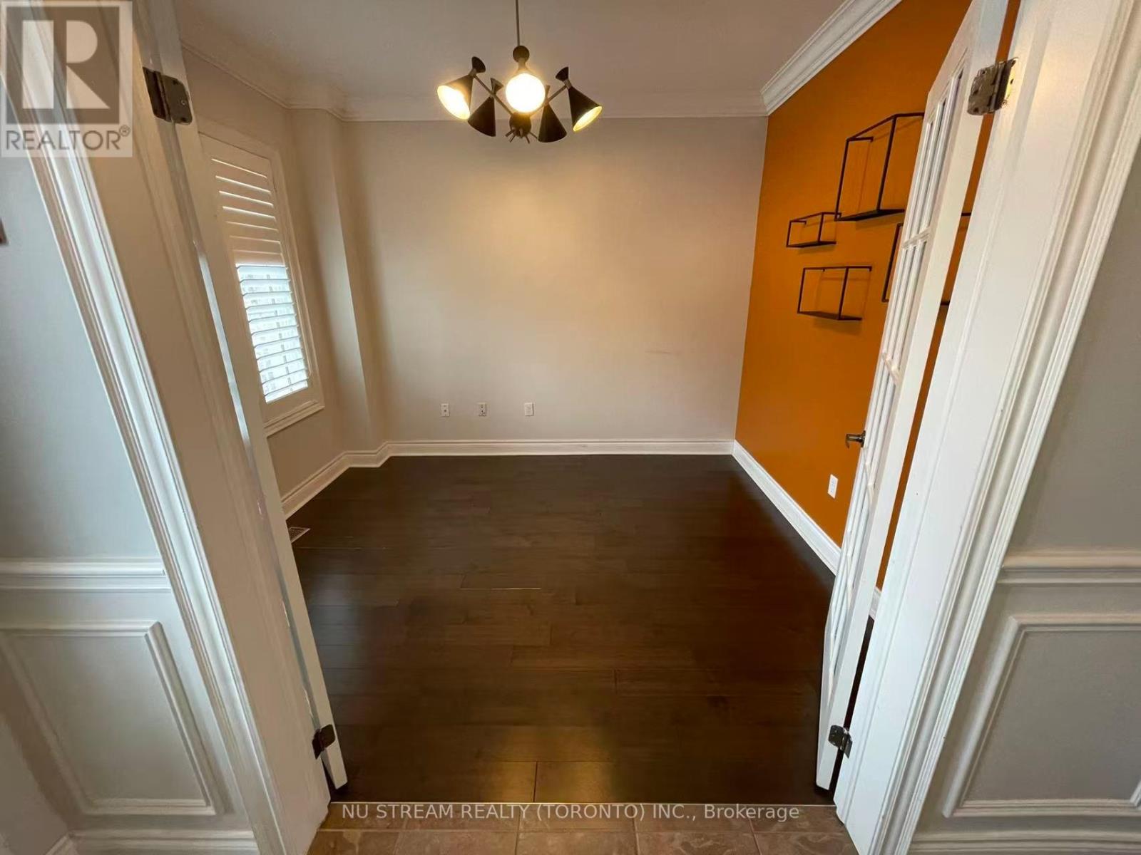 214 Karl Rose Trail, Newmarket, Ontario  L3X 3J3 - Photo 2 - N12684544