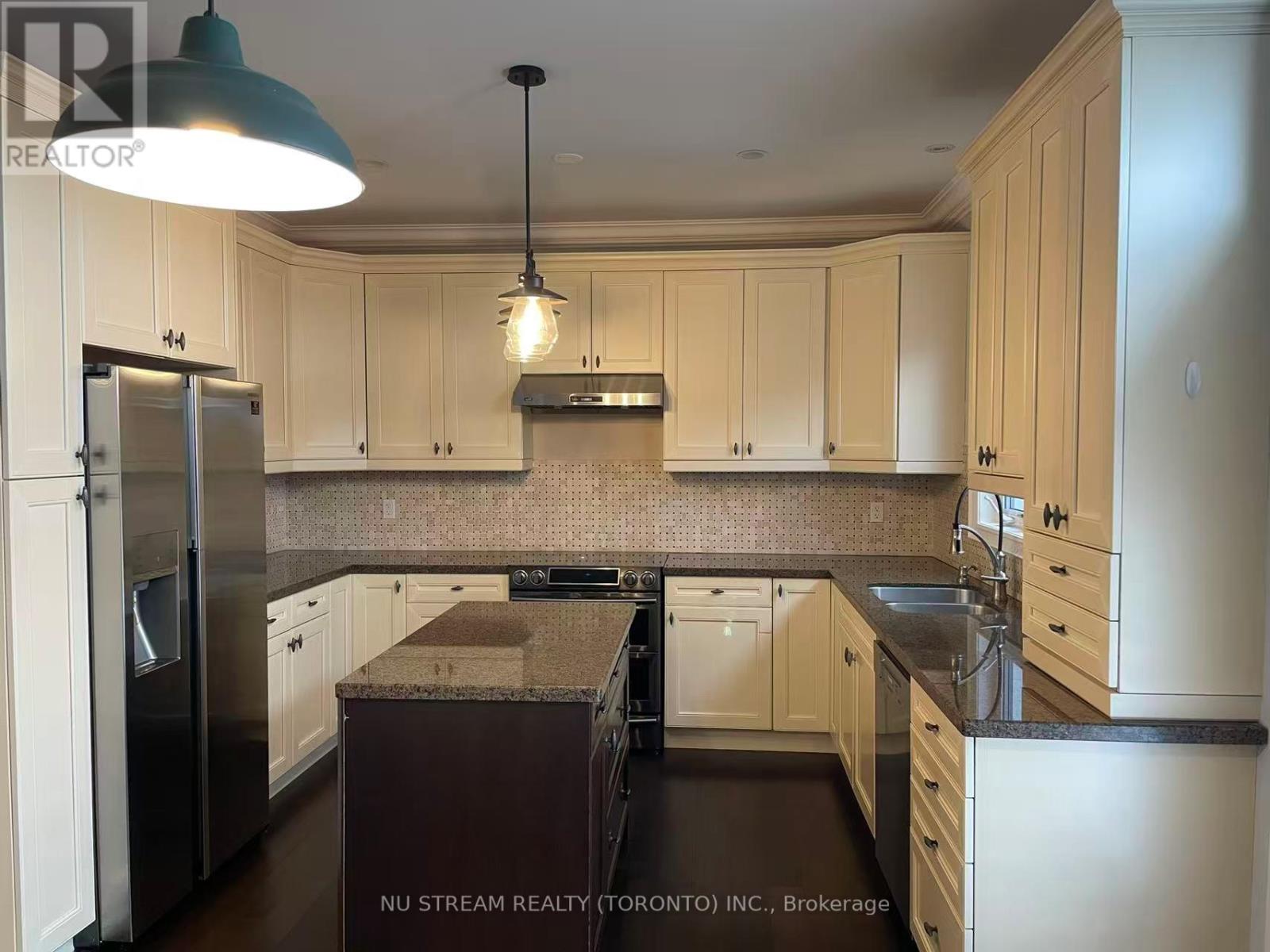 214 Karl Rose Trail, Newmarket, Ontario  L3X 3J3 - Photo 4 - N12684544