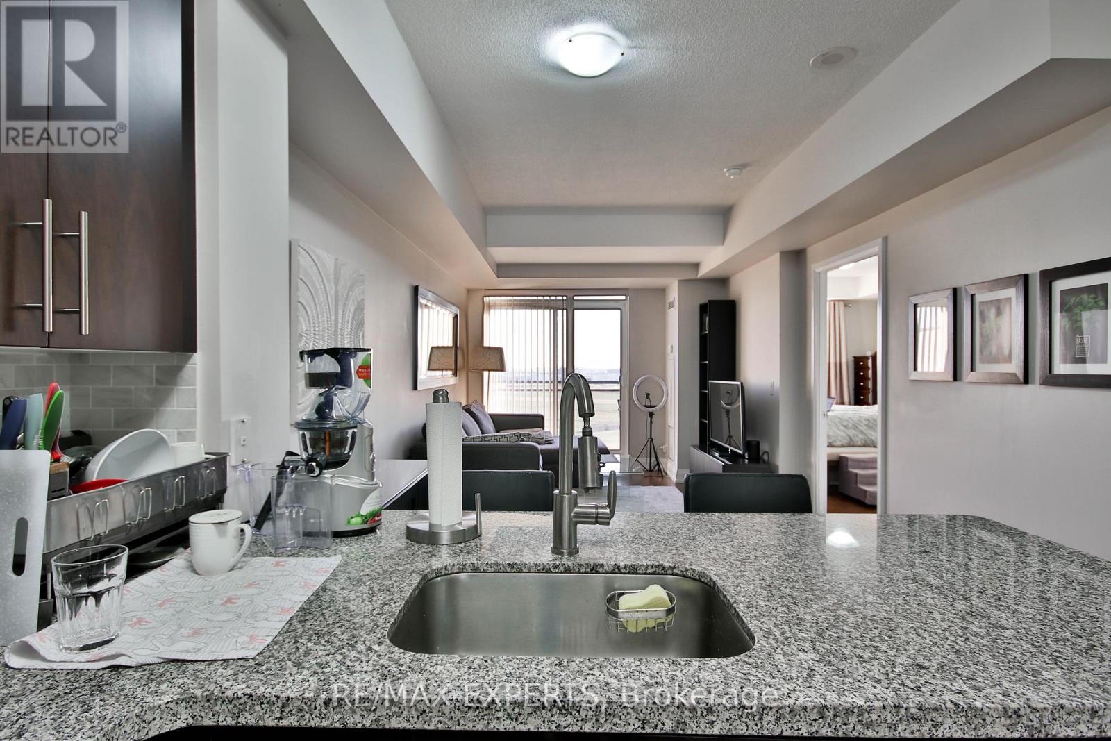 1508 - 1070 Sheppard Avenue W, Toronto, Ontario  M3J 0G8 - Photo 10 - W12684556