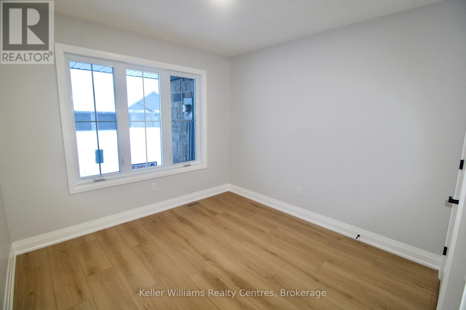 770 18th Street, Hanover, Ontario  N4N 0C7 - Photo 3 - X12333745