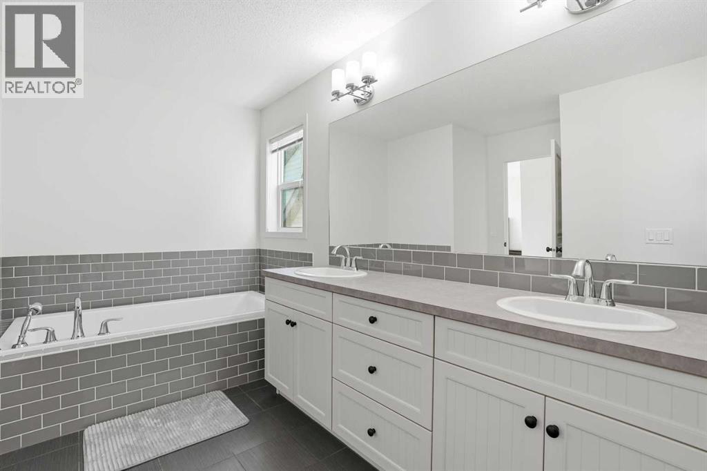 1925 Reunion Terrace Nw, Airdrie, Alberta  T4B 3W5 - Photo 29 - A2274301