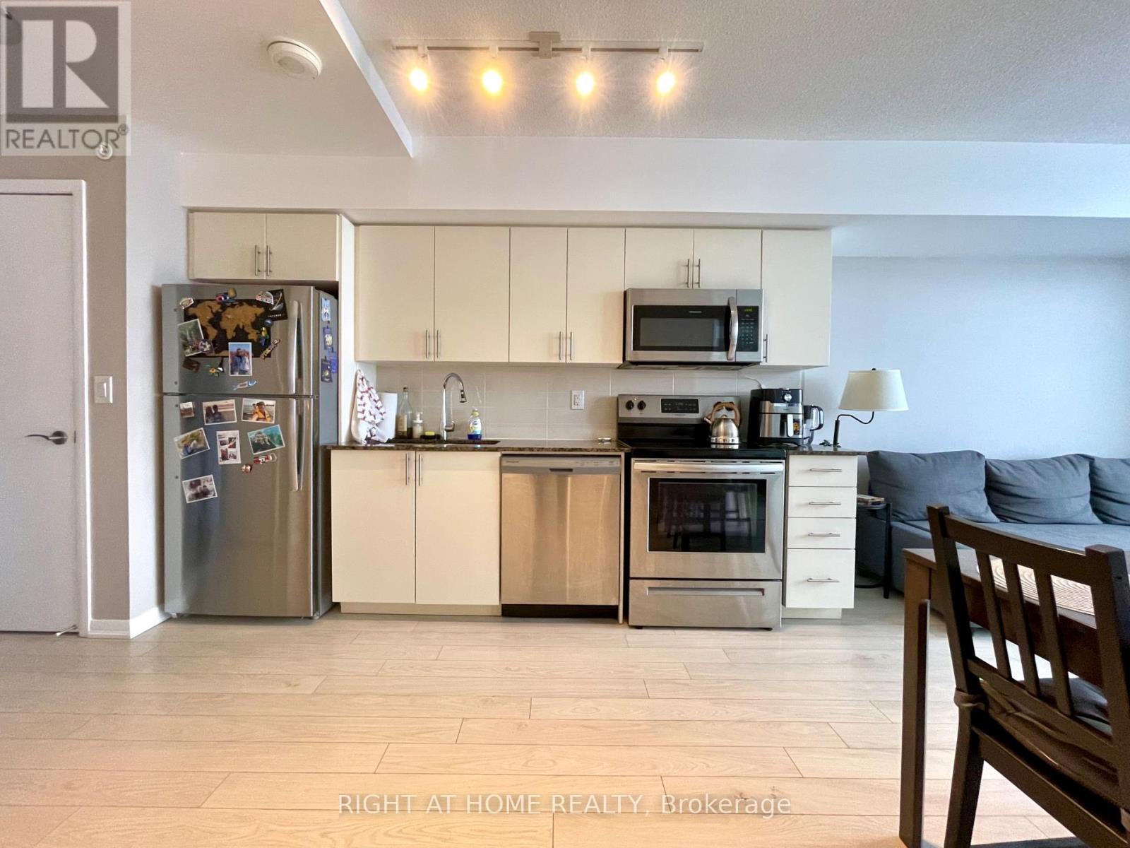 1502 - 3091 Dufferin Street, Toronto, Ontario  M6A 0C4 - Photo 4 - W12588914