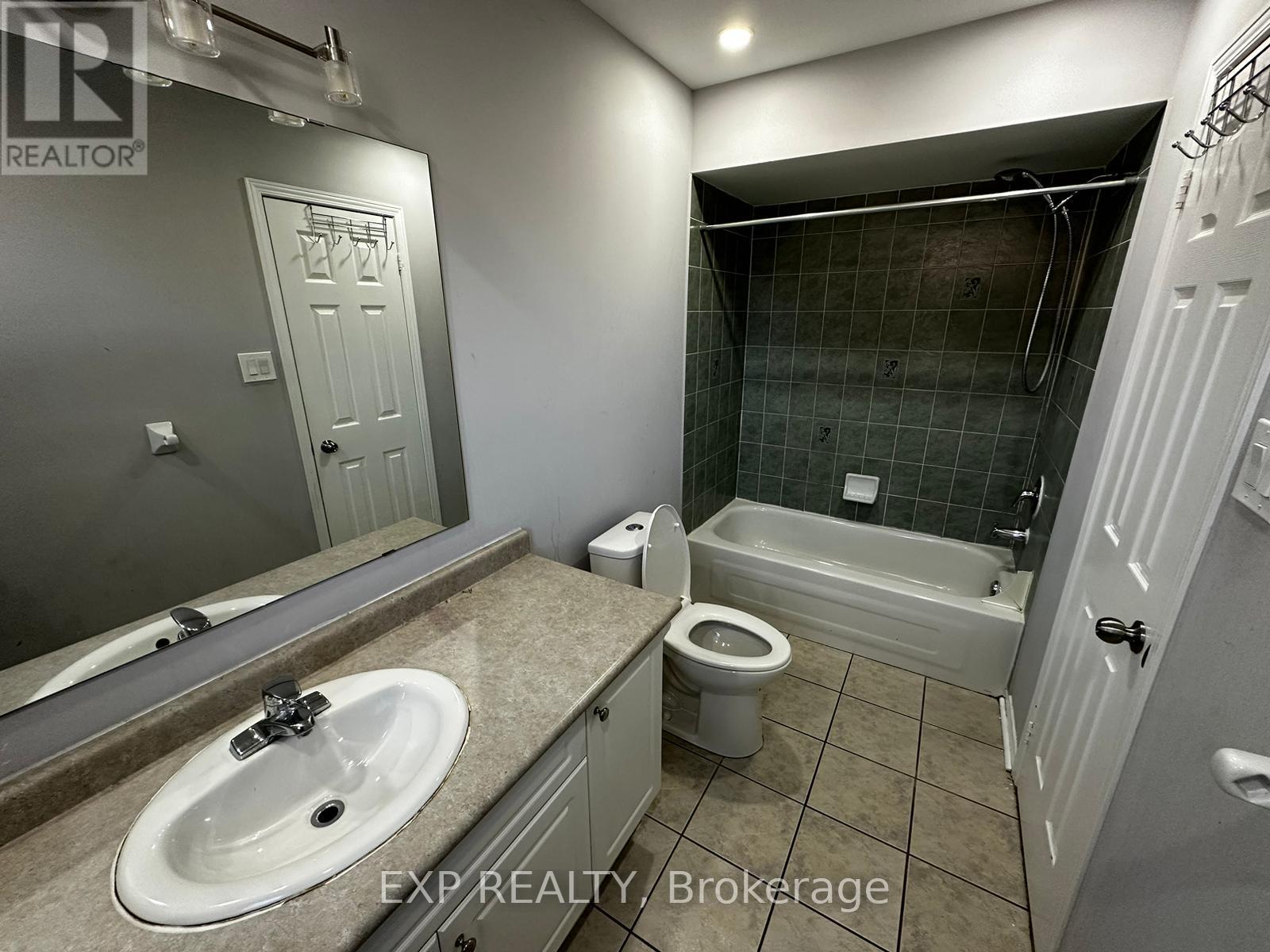 25 Prince Crescent, Brampton, Ontario  L7A 2C9 - Photo 12 - W12684568