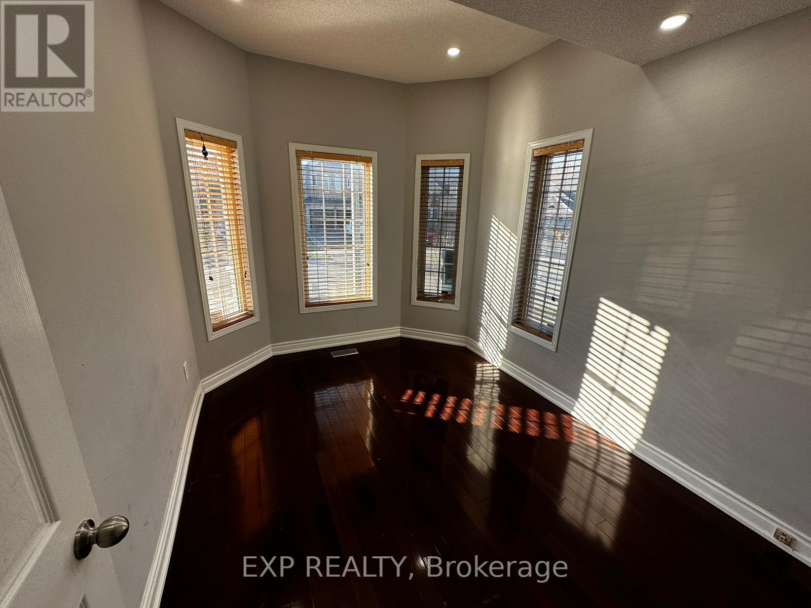 25 Prince Crescent, Brampton, Ontario  L7A 2C9 - Photo 4 - W12684568