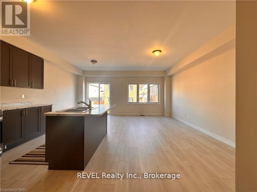 25 Sapphire Way, Thorold, Ontario  L2V 0L4 - Photo 5 - X12684588