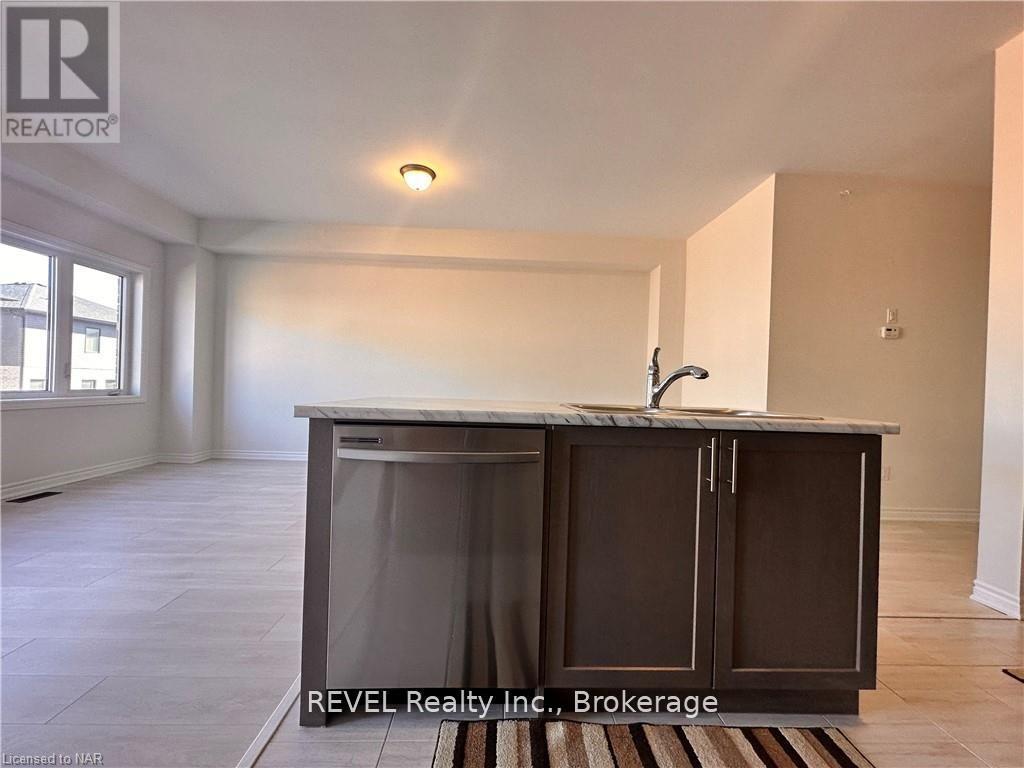 25 Sapphire Way, Thorold, Ontario  L2V 0L4 - Photo 9 - X12684588