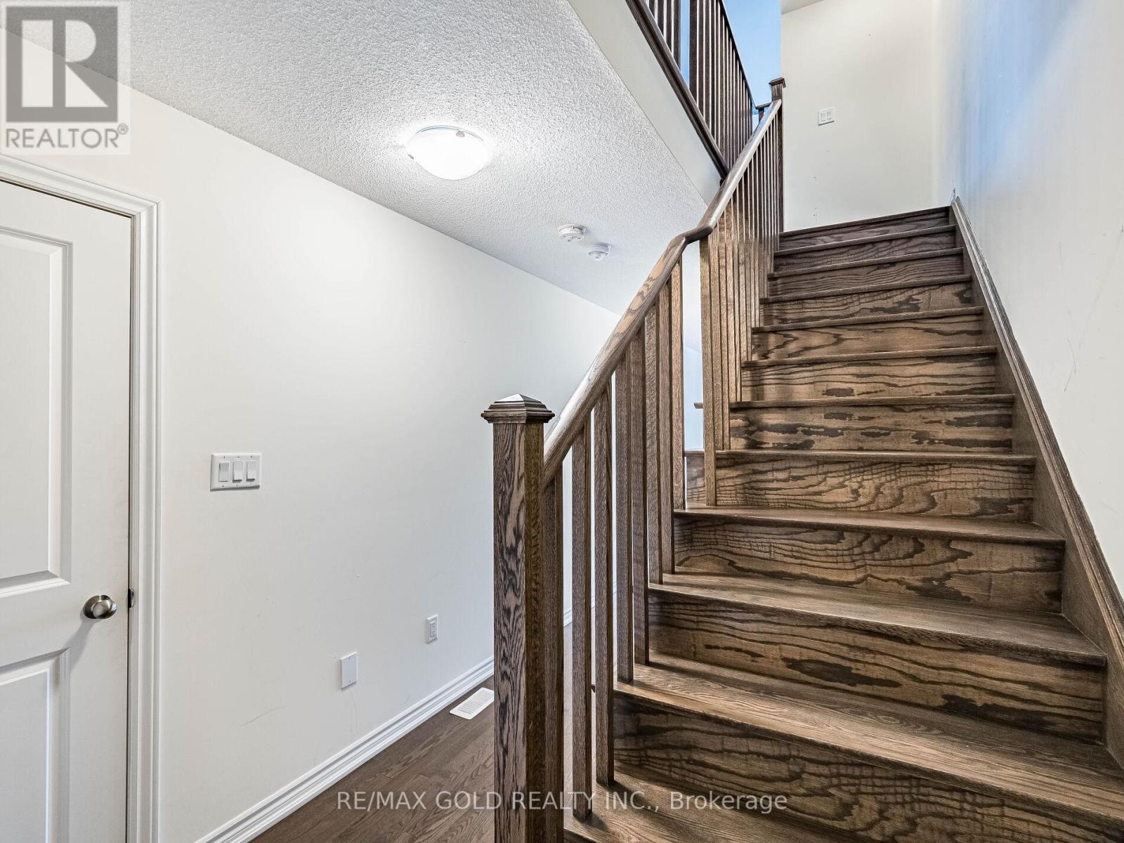 94 Donald Ficht Crescent, Brampton, Ontario  L7A 5H8 - Photo 11 - W12684582