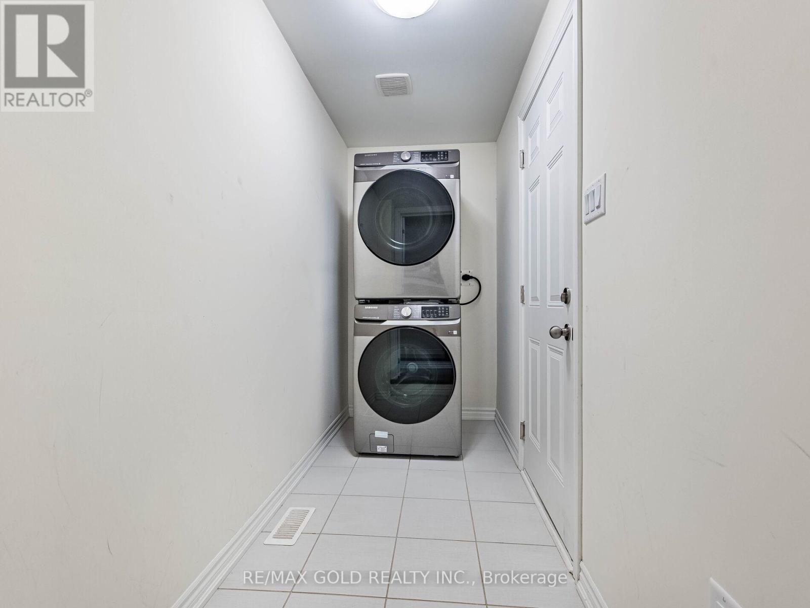 94 Donald Ficht Crescent, Brampton, Ontario  L7A 5H8 - Photo 12 - W12684582