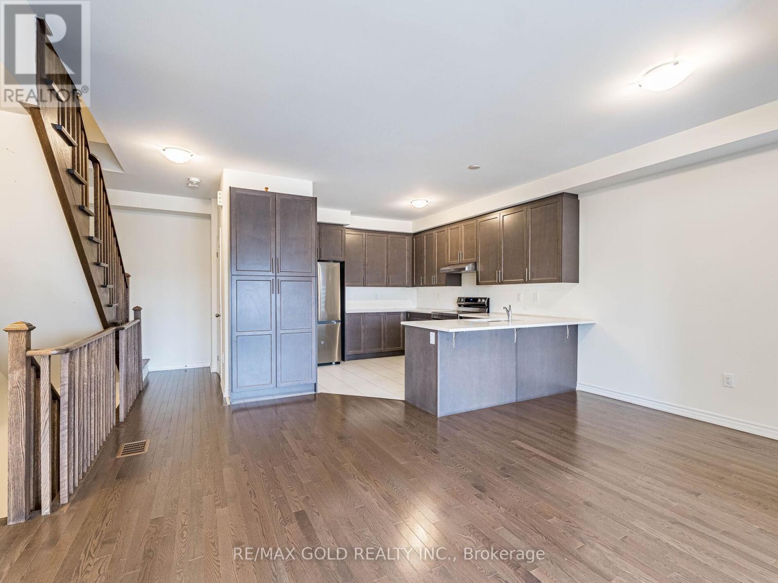 94 Donald Ficht Crescent, Brampton, Ontario  L7A 5H8 - Photo 13 - W12684582