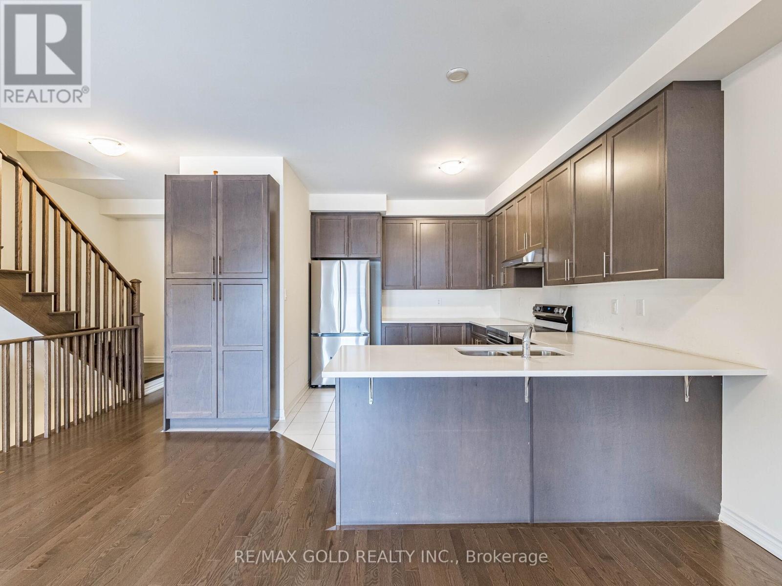 94 Donald Ficht Crescent, Brampton, Ontario  L7A 5H8 - Photo 14 - W12684582