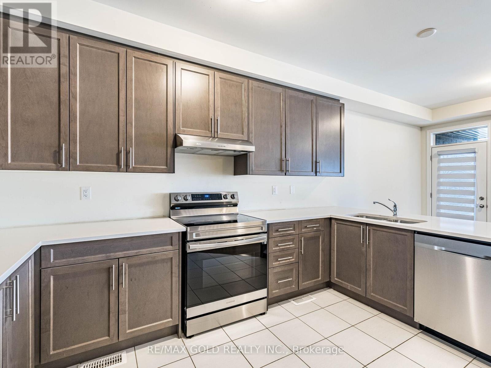 94 Donald Ficht Crescent, Brampton, Ontario  L7A 5H8 - Photo 16 - W12684582