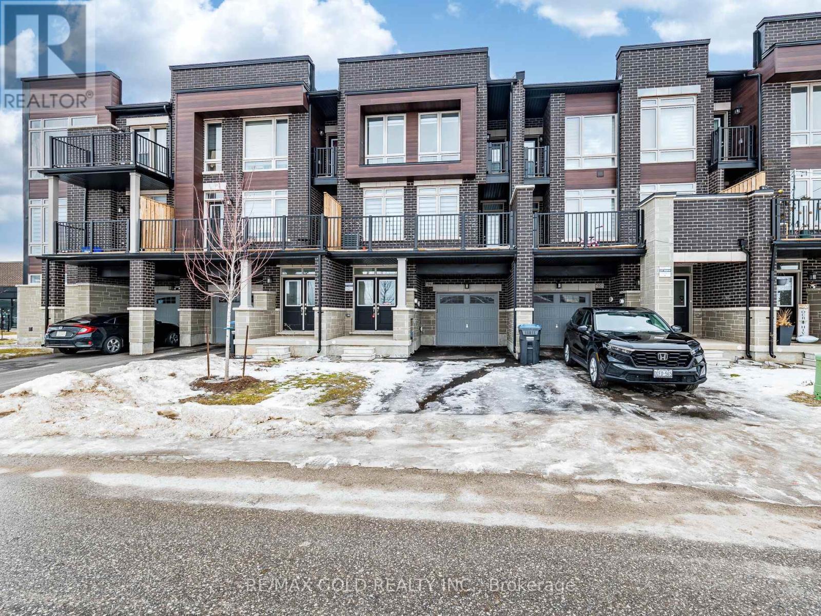 94 Donald Ficht Crescent, Brampton, Ontario  L7A 5H8 - Photo 2 - W12684582