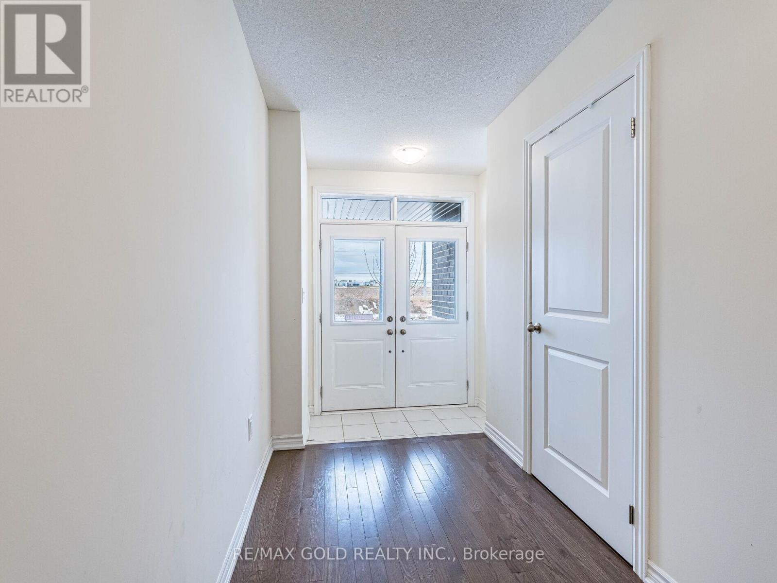 94 Donald Ficht Crescent, Brampton, Ontario  L7A 5H8 - Photo 9 - W12684582