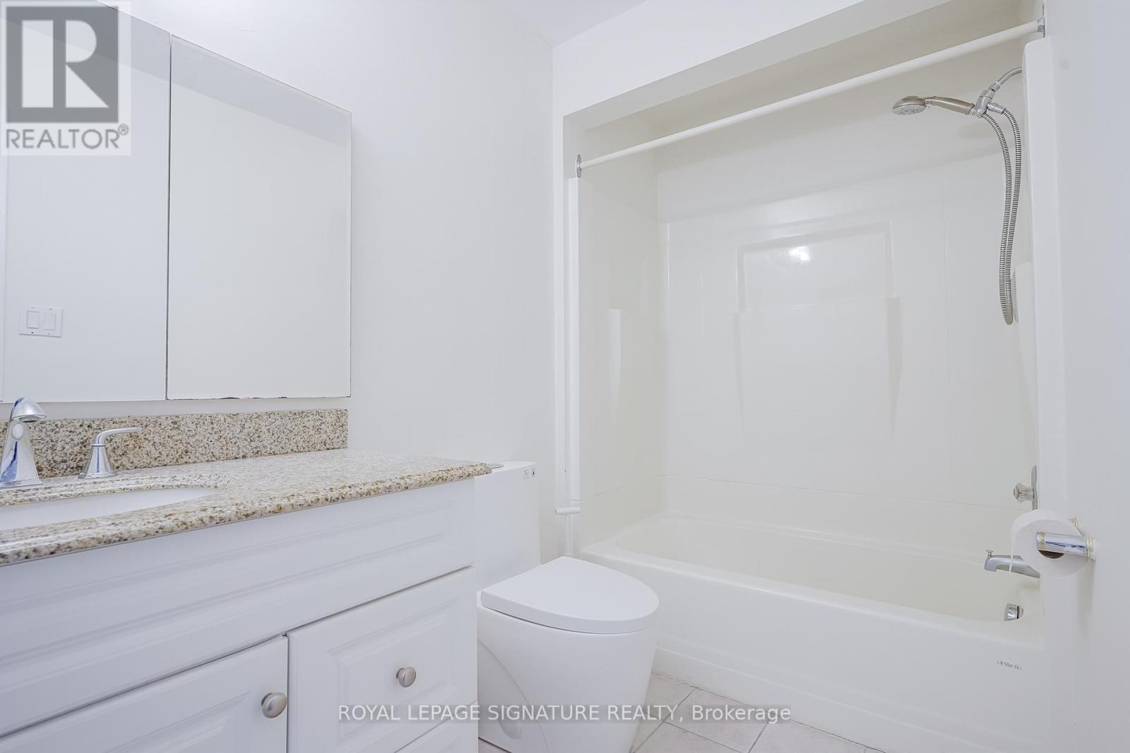 796 Thistle Down Court, Mississauga, Ontario  L5C 3K6 - Photo 10 - W12684600