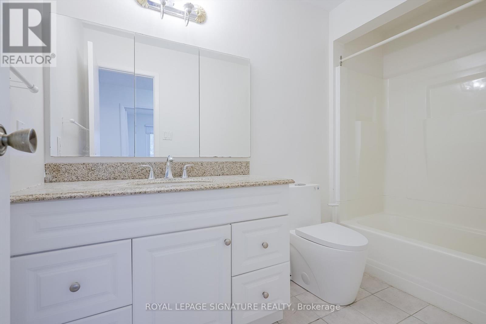 796 Thistle Down Court, Mississauga, Ontario  L5C 3K6 - Photo 11 - W12684600