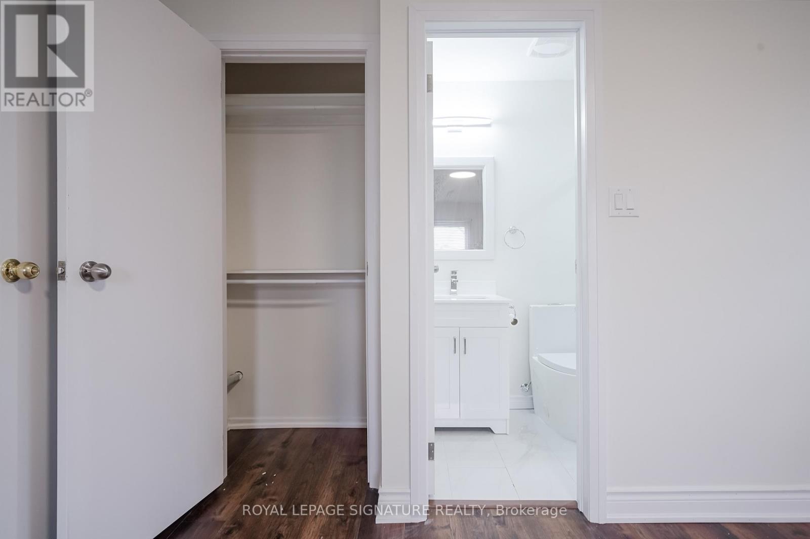 796 Thistle Down Court, Mississauga, Ontario  L5C 3K6 - Photo 2 - W12684600