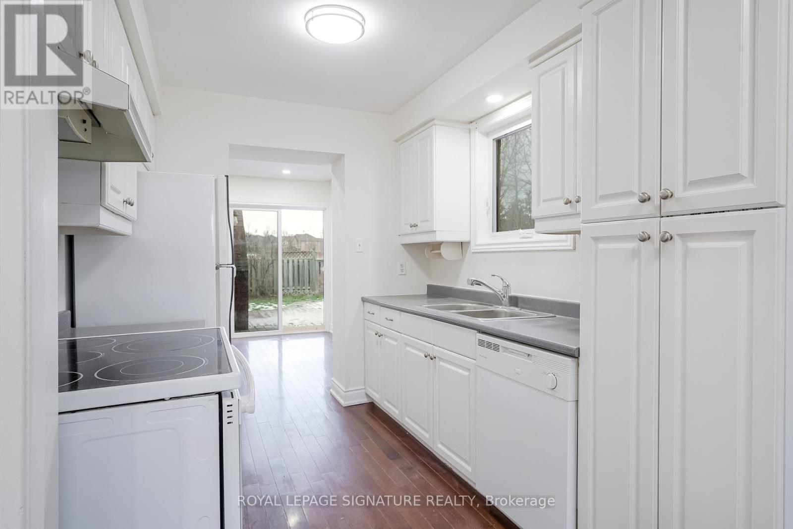 796 Thistle Down Court, Mississauga, Ontario  L5C 3K6 - Photo 21 - W12684600