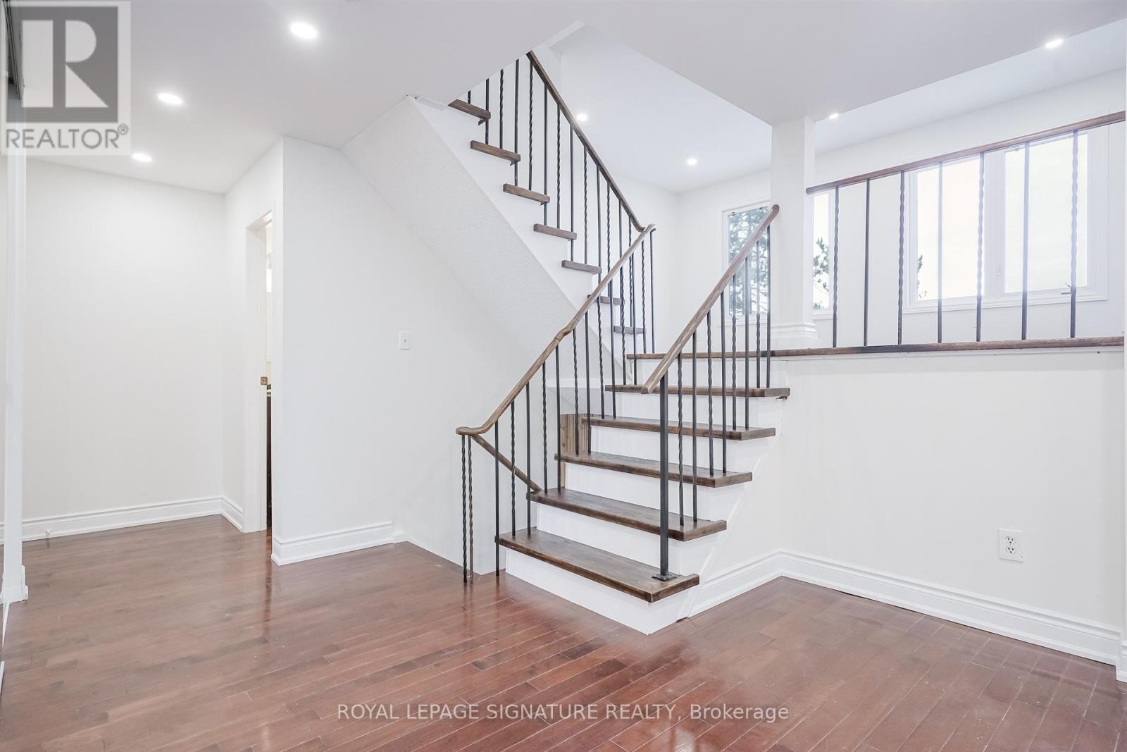 796 Thistle Down Court, Mississauga, Ontario  L5C 3K6 - Photo 30 - W12684600