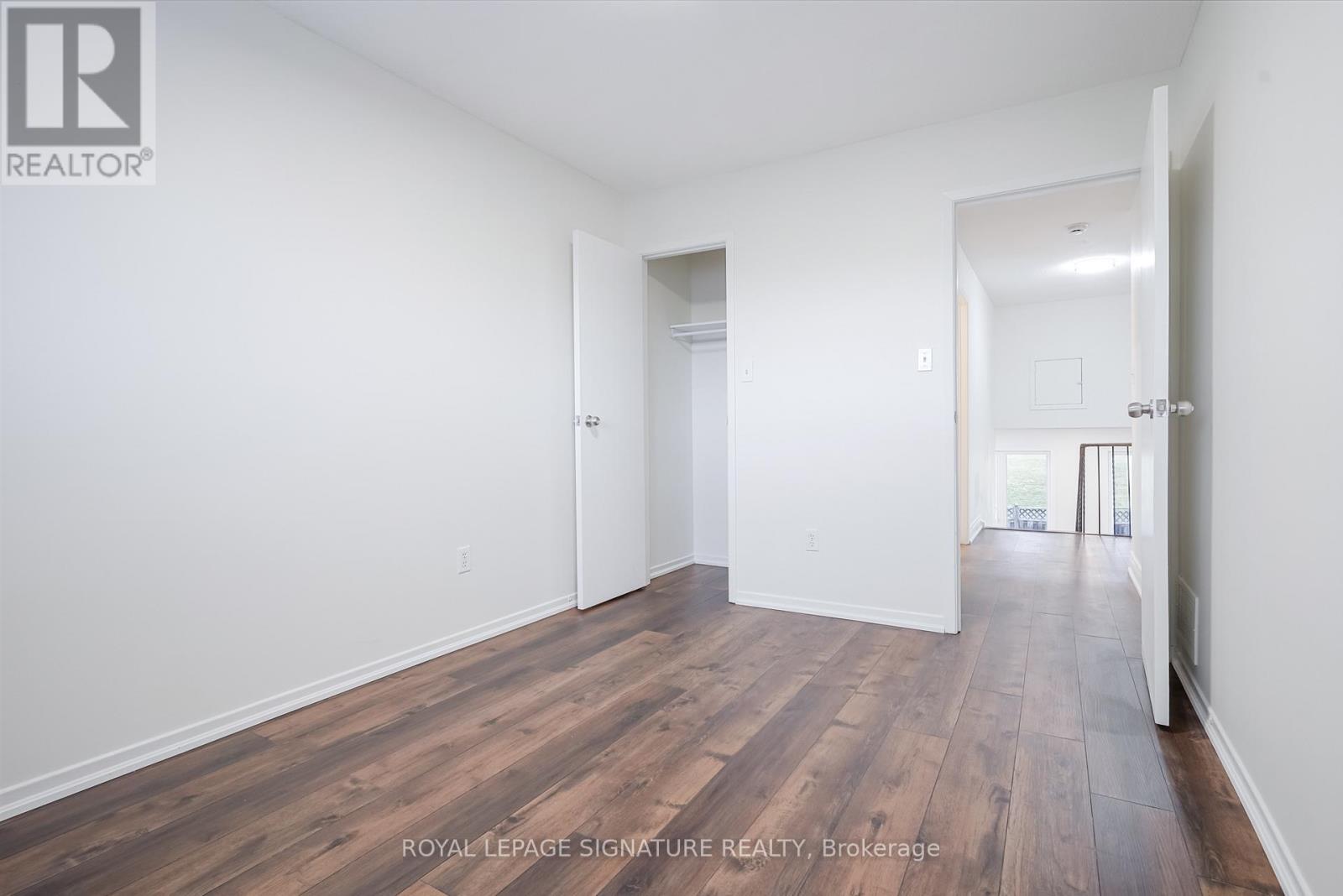 796 Thistle Down Court, Mississauga, Ontario  L5C 3K6 - Photo 4 - W12684600