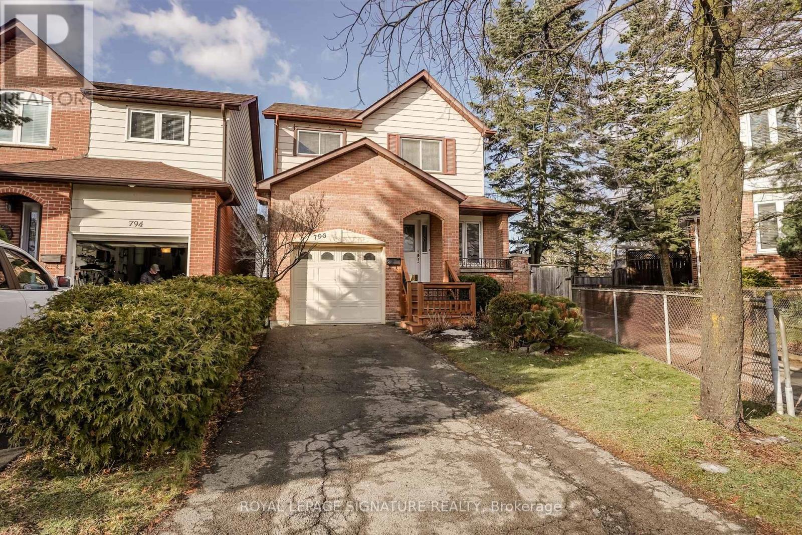 796 Thistle Down Court, Mississauga, Ontario  L5C 3K6 - Photo 43 - W12684600