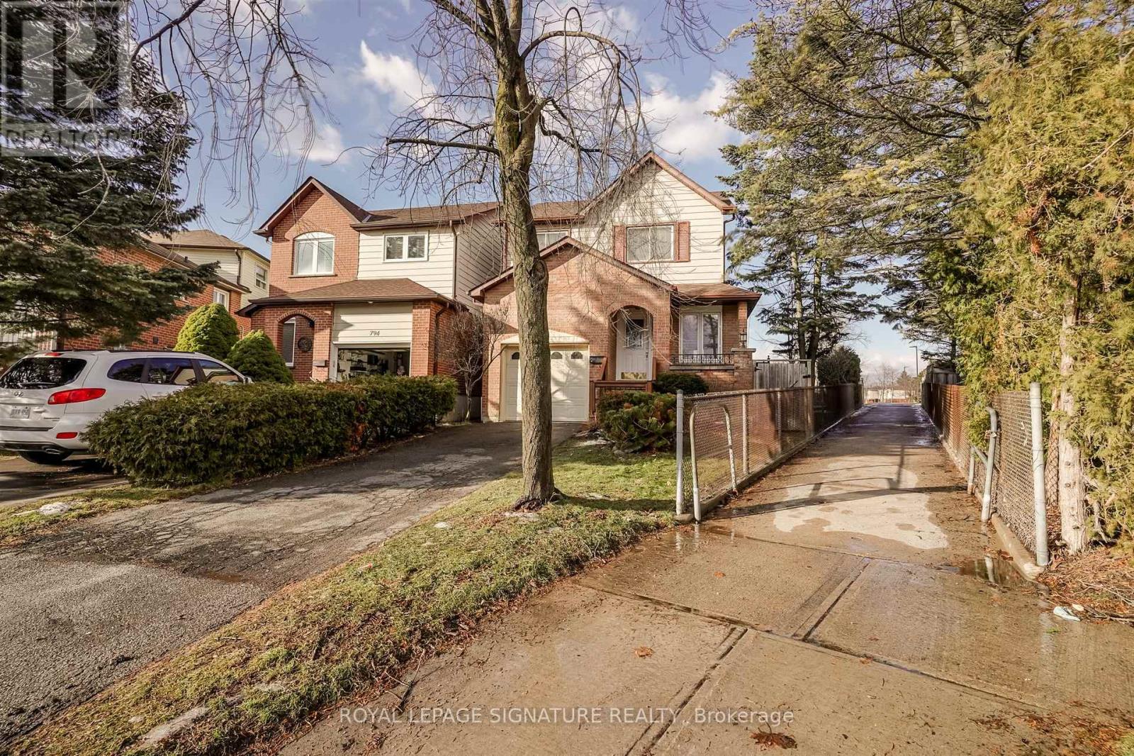 796 Thistle Down Court, Mississauga, Ontario  L5C 3K6 - Photo 44 - W12684600