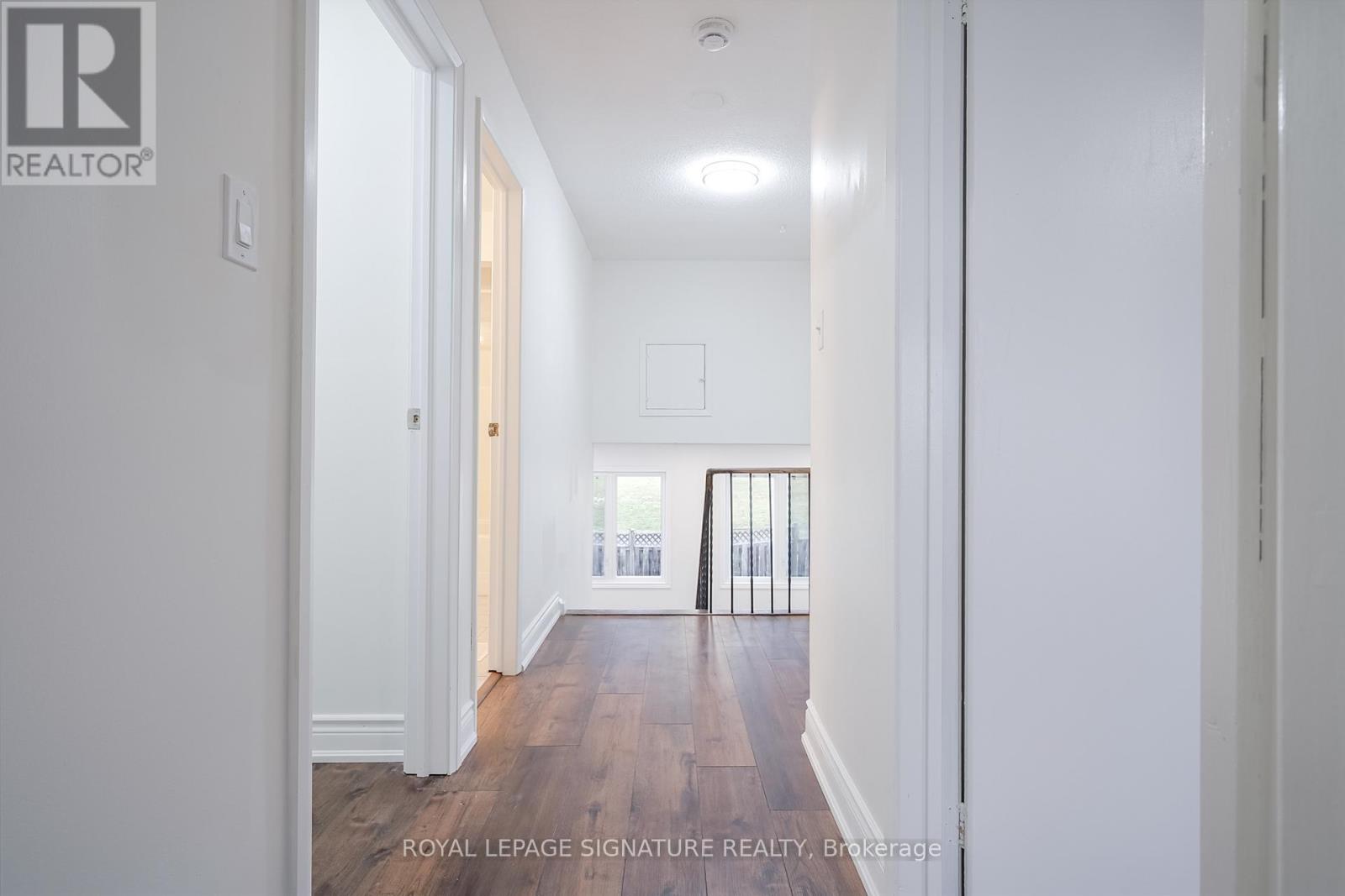 796 Thistle Down Court, Mississauga, Ontario  L5C 3K6 - Photo 5 - W12684600