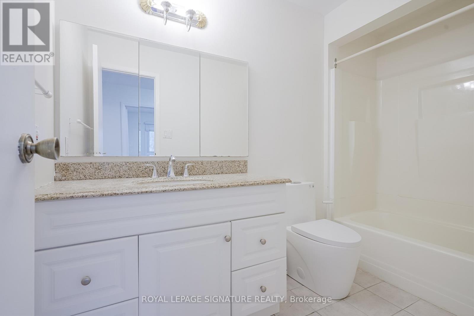 796 Thistle Down Court, Mississauga, Ontario  L5C 3K6 - Photo 8 - W12684600