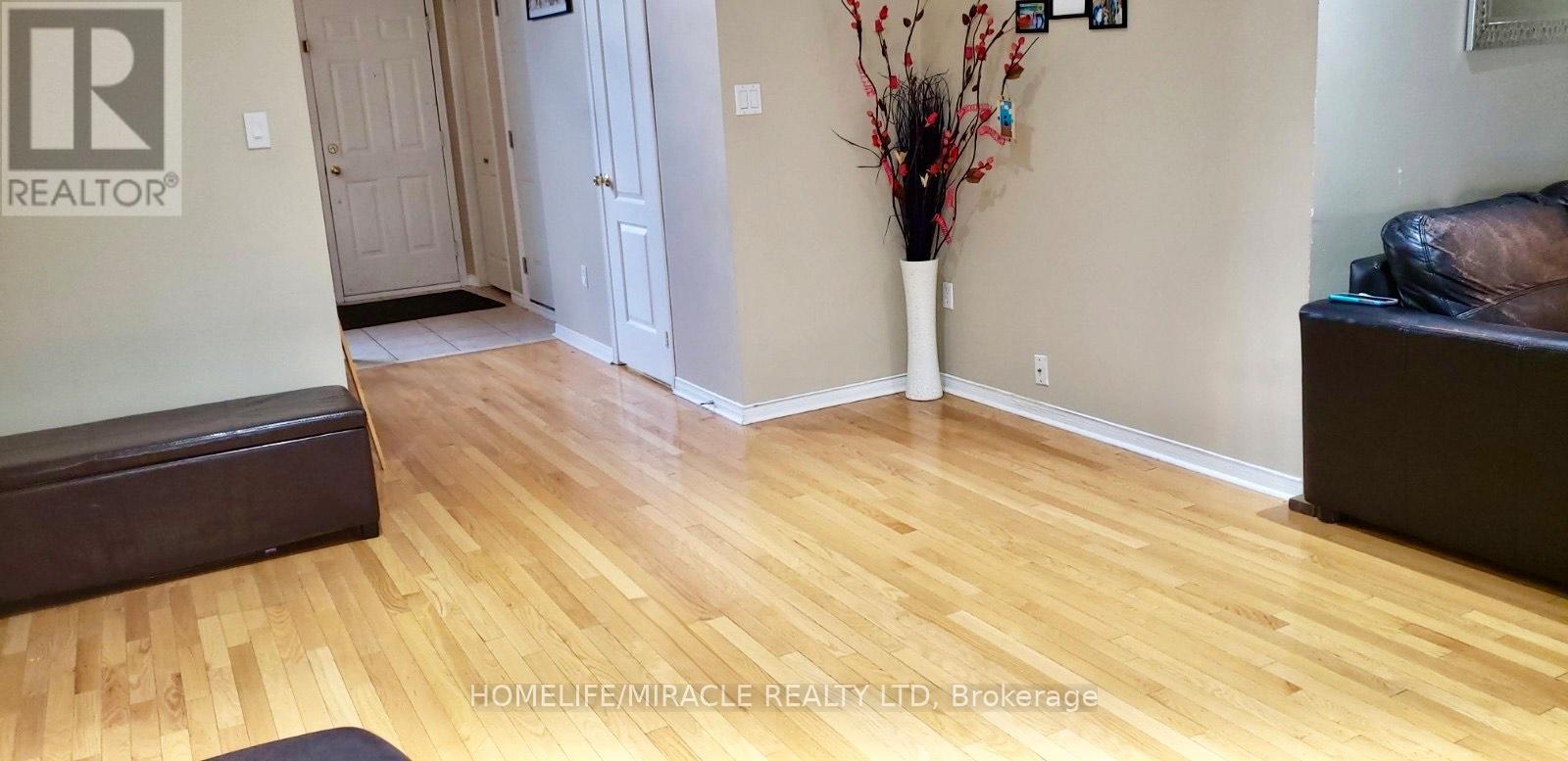 66 Echoridge Drive, Brampton, Ontario  L7A 3L7 - Photo 2 - W12684248