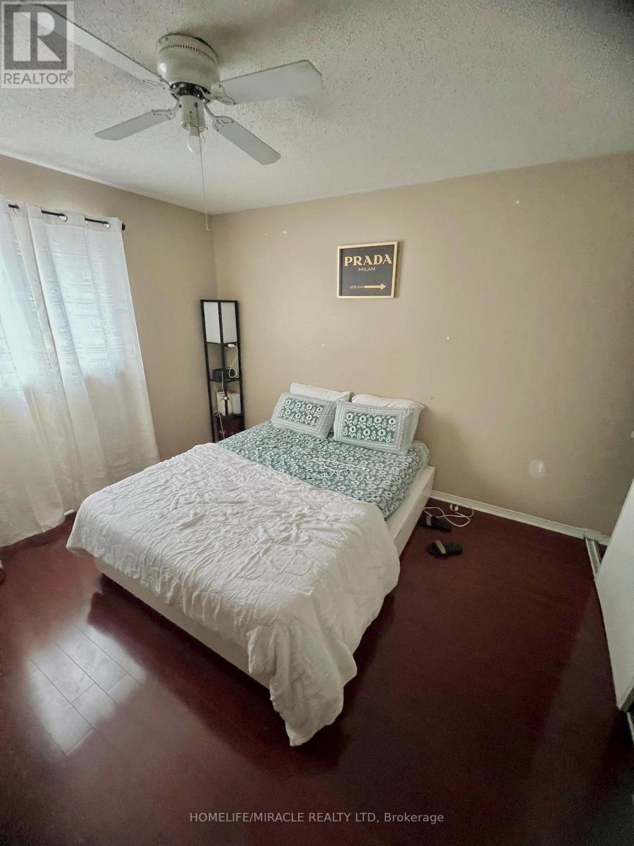 66 Echoridge Drive, Brampton, Ontario  L7A 3L7 - Photo 11 - W12684248