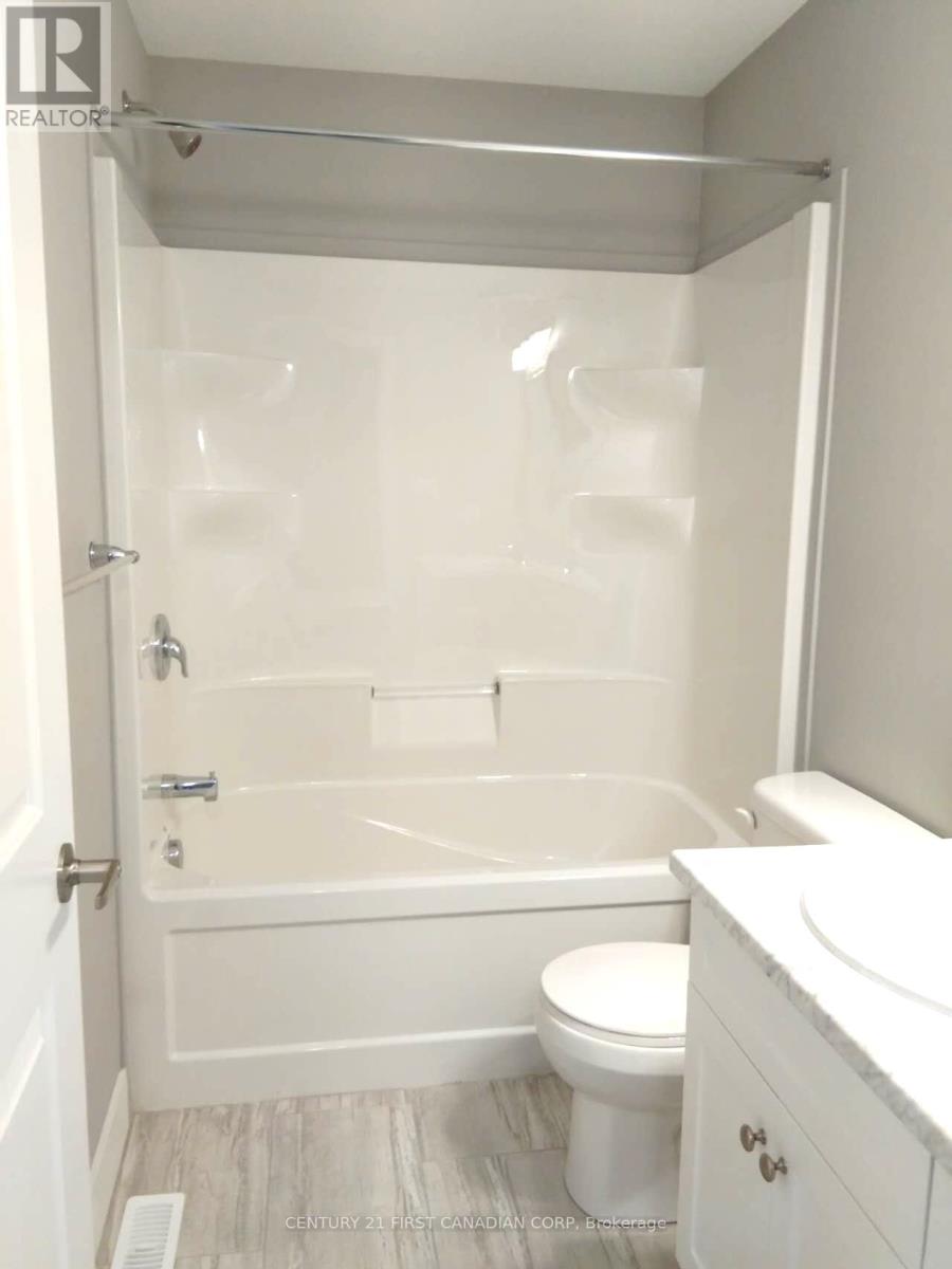 # 62 - 1960 Dalmagarry Road, London North (North E), Ontario  N6G 0T8 - Photo 13 - X12684606