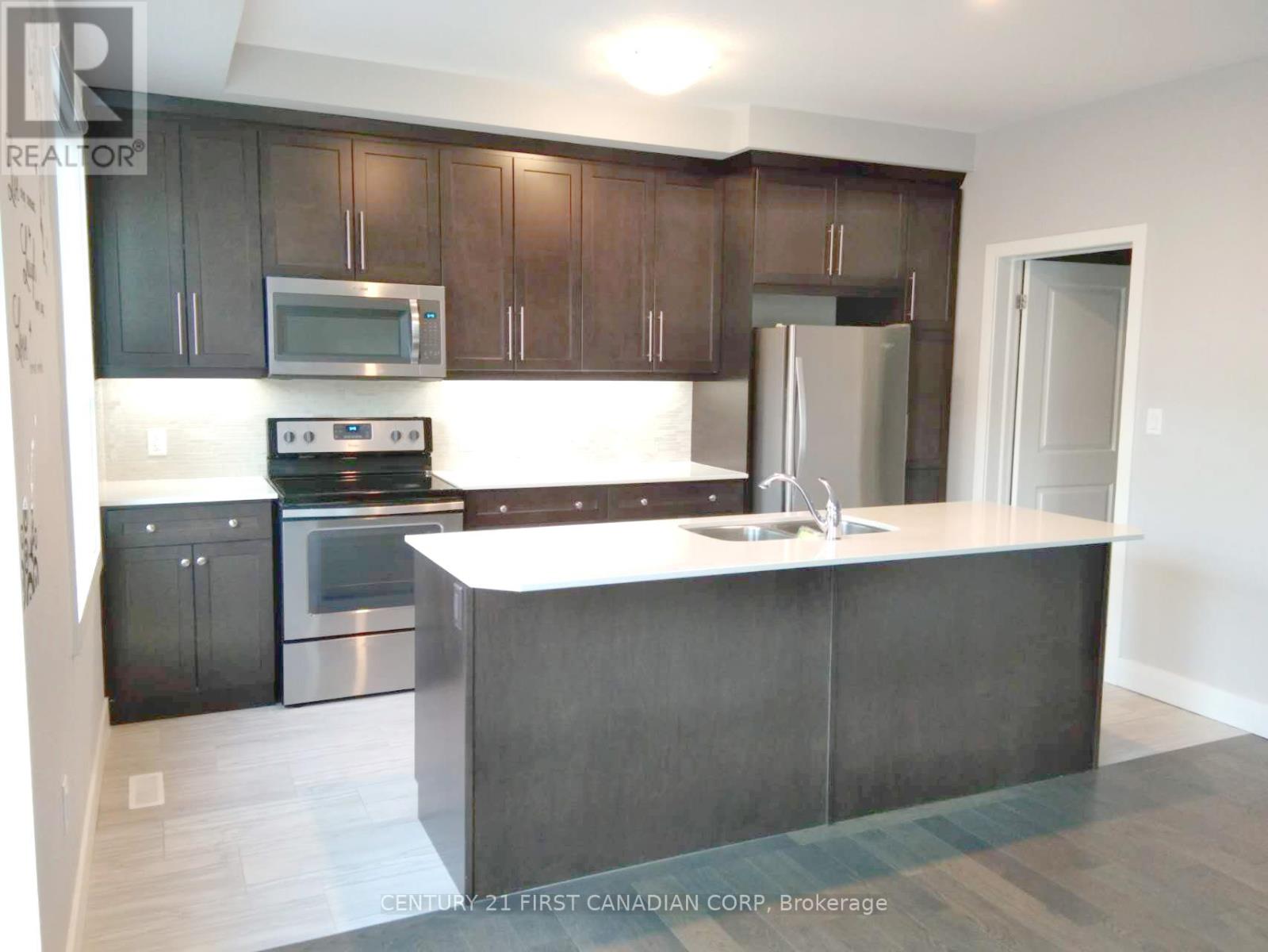 # 62 - 1960 Dalmagarry Road, London North (North E), Ontario  N6G 0T8 - Photo 3 - X12684606