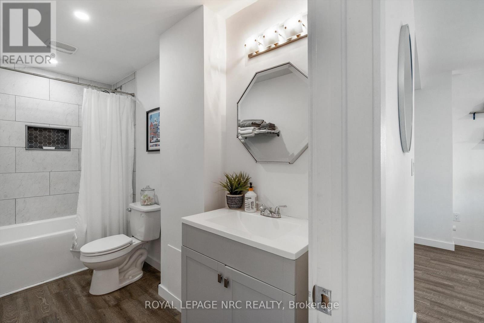 30 Douglas Street, Fort Erie, Ontario  L2A 3W4 - Photo 11 - X12684614