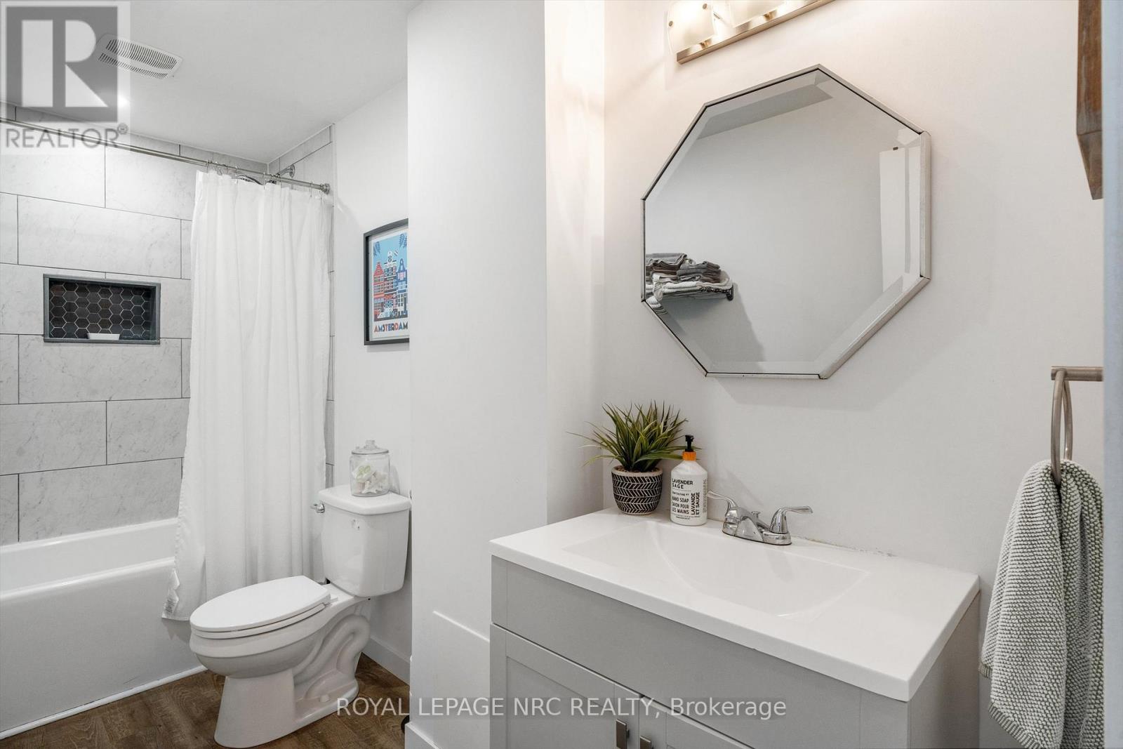 30 Douglas Street, Fort Erie, Ontario  L2A 3W4 - Photo 12 - X12684614