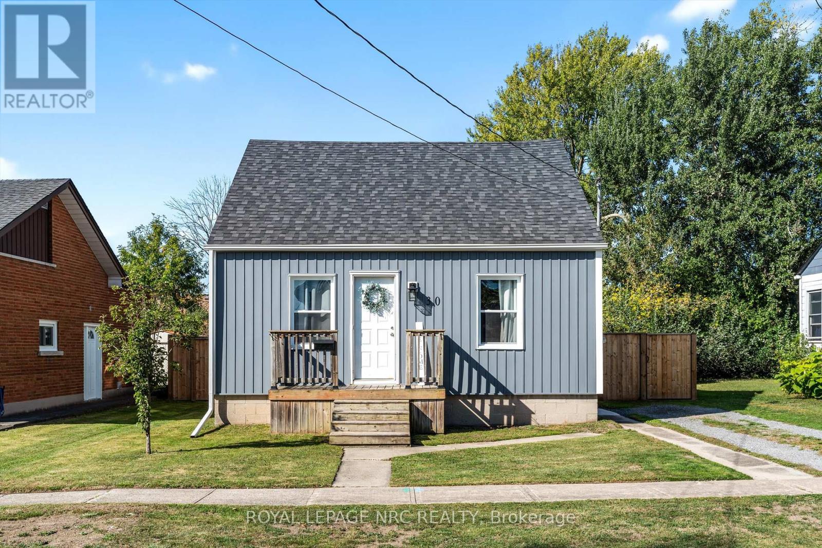 30 Douglas Street, Fort Erie, Ontario  L2A 3W4 - Photo 2 - X12684614