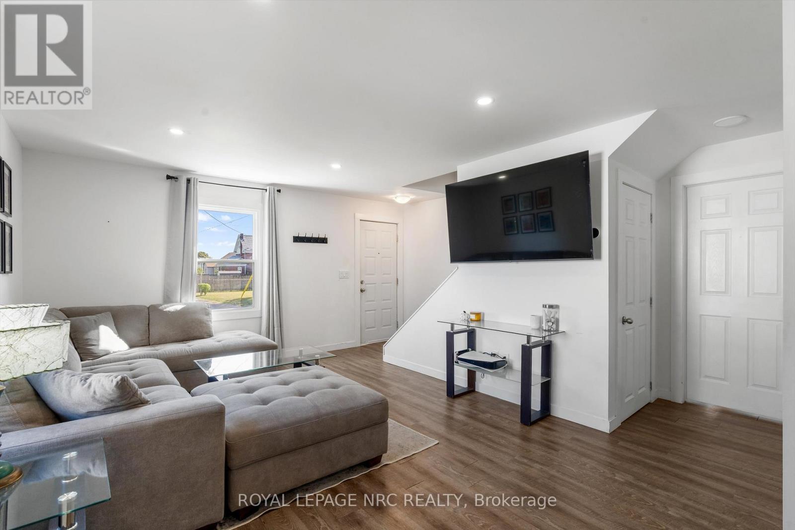 30 Douglas Street, Fort Erie, Ontario  L2A 3W4 - Photo 5 - X12684614