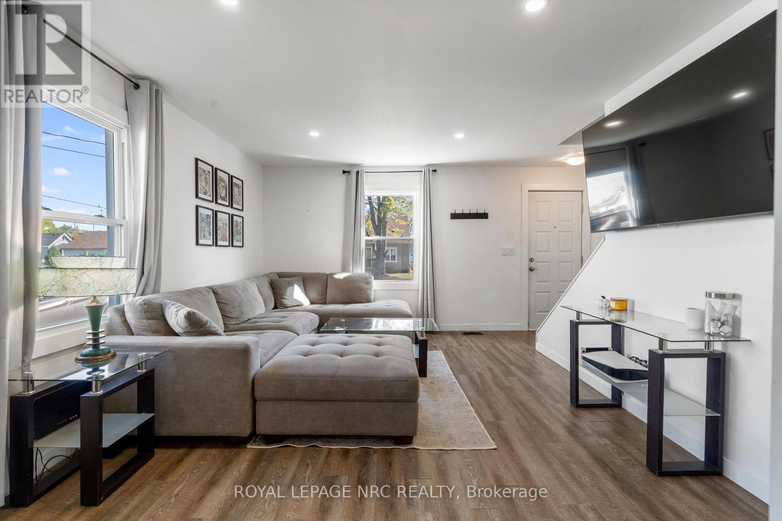 30 Douglas Street, Fort Erie, Ontario  L2A 3W4 - Photo 6 - X12684614