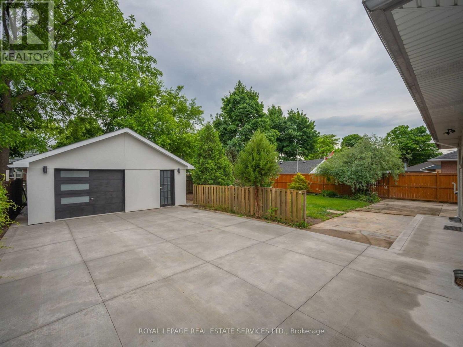 372 Highside Drive, Milton, Ontario  L9T 1W7 - Photo 3 - W12605038