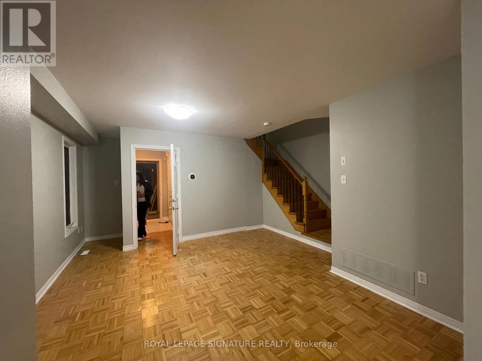 Upper - 56 National Pine Drive, Vaughan, Ontario  L6A 3M3 - Photo 4 - N12684610